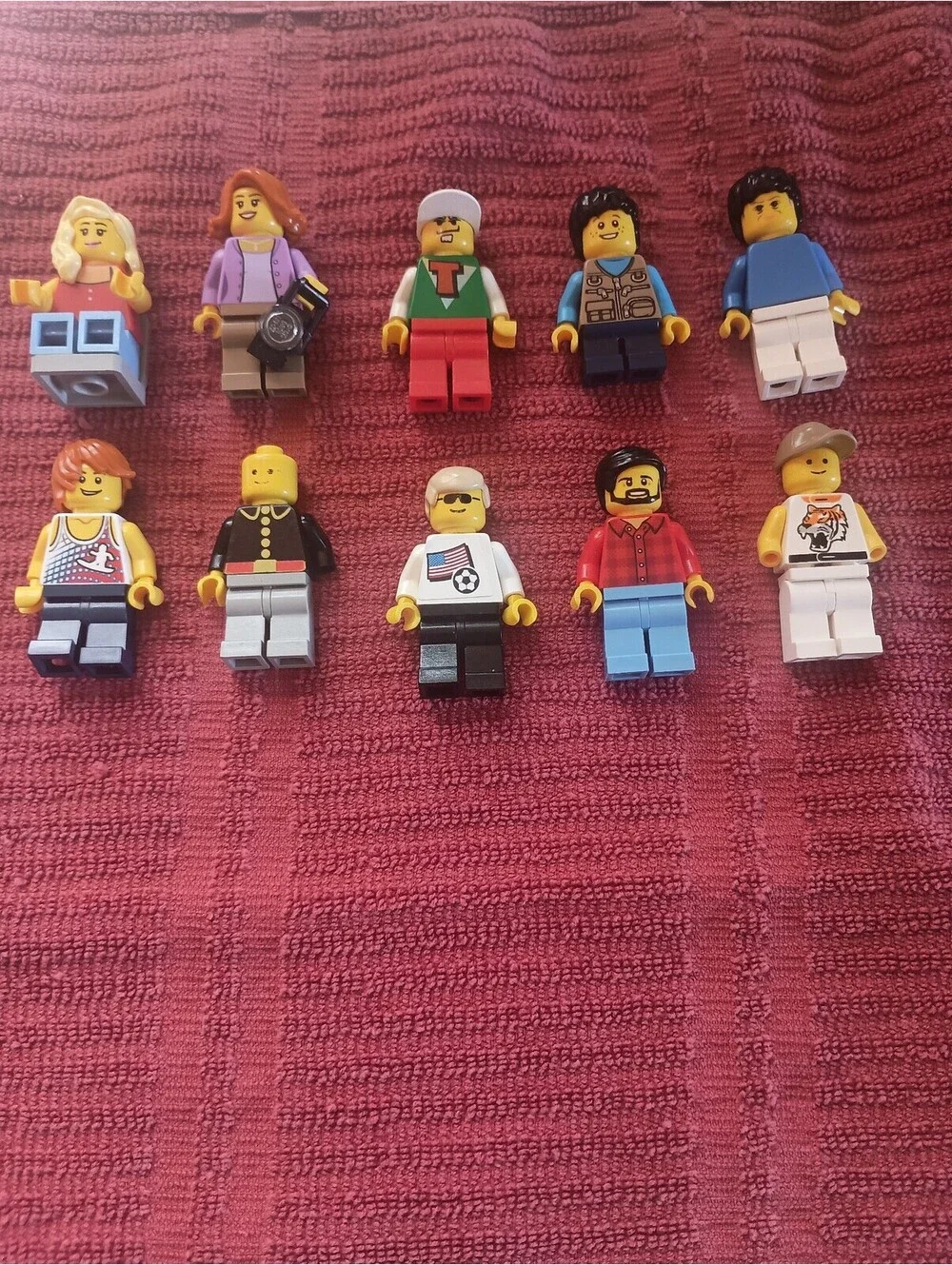Lot of 10 Lego figures